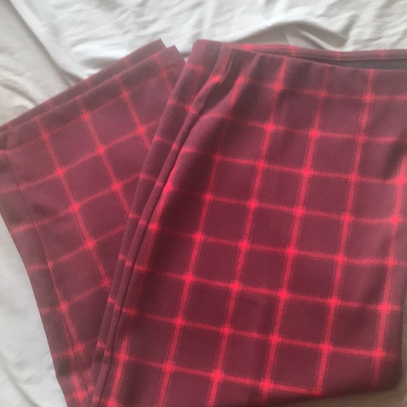 Old Navy Plaid Pencil Skirt - Picture 2 of 2